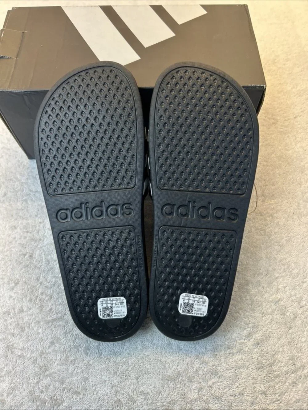 Adidas Adilette Aqua Slides Men 11 Women 12 Black/White Stripes New in Box